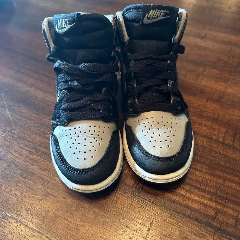 Gently used AIR JORDAN 1 HIGH TD
"Twist 2.0"